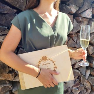 🎉 Slavte stylově – vzpomínky si zaslouží dřevěný rám! Každá velká chvíle si zaslouží být uchovaná navždy. Naše gravírovaná...